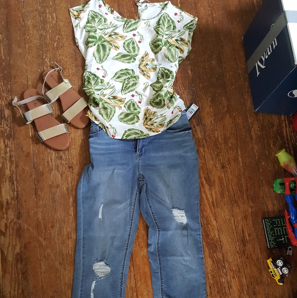 Lightweight floral top - Picture 1 of 5